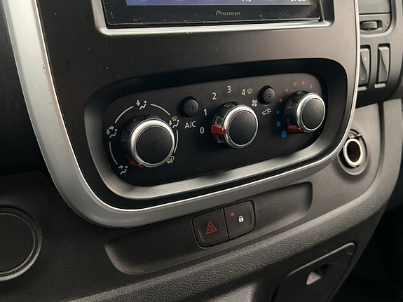 Renault Trafic 22 of 29