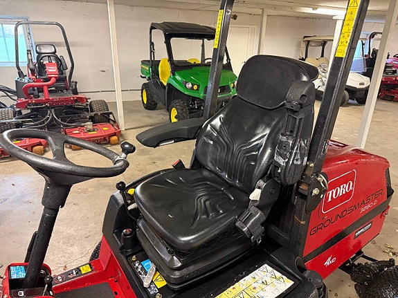 Toro 3280D 4WD Åkgräsklippare 7 of 9