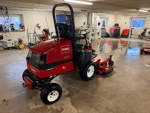 Toro 3280D 4WD Åkgräsklippare 4 of 9