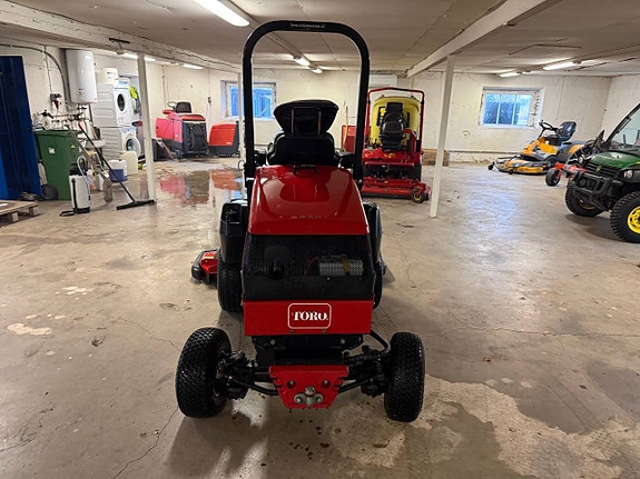 Toro 3280D 4WD Åkgräsklippare 3 of 9