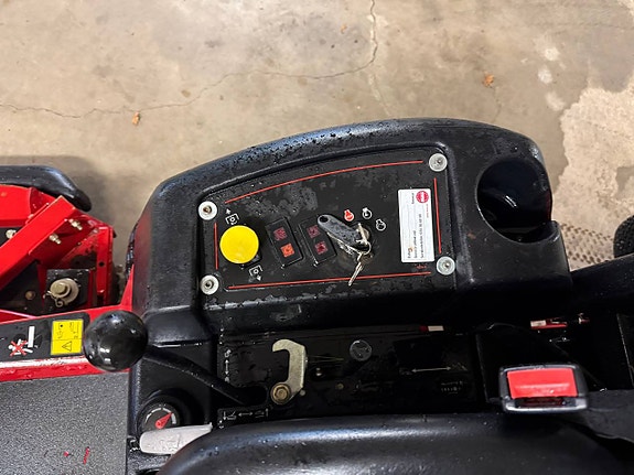 Toro 3280D 4WD Åkgräsklippare 6 of 9