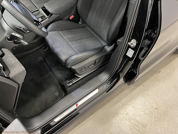Audi Q6 e-tron 7 of 15