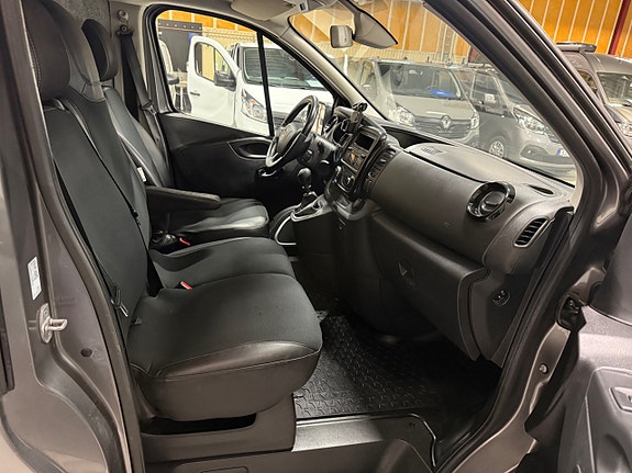 Opel Vivaro 12 of 14