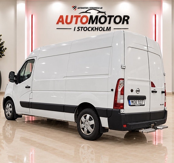 Nissan NV400 5 of 16