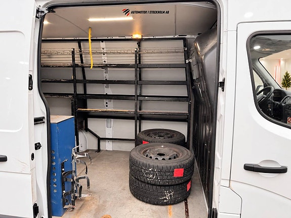 Nissan NV400 9 of 16