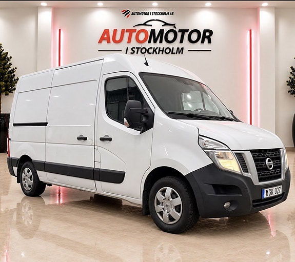 Nissan NV400 2 of 16