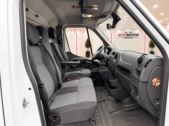 Nissan NV400 7 of 16