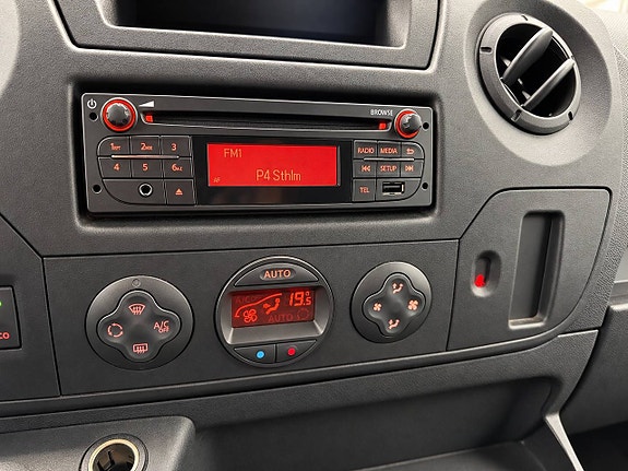 Nissan NV400 11 of 16