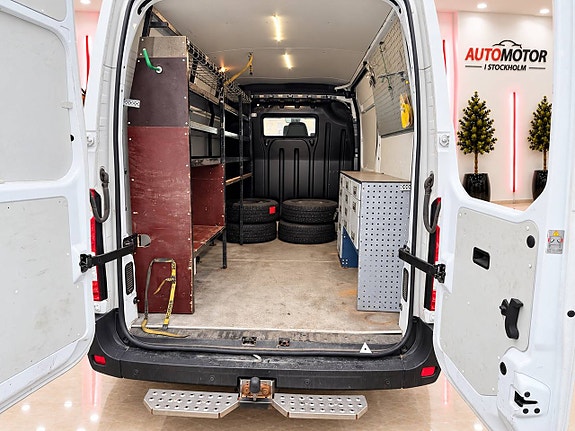 Nissan NV400 8 of 16