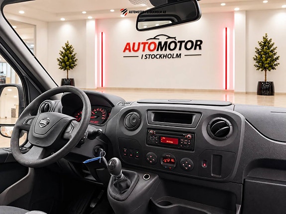 Nissan NV400 16 of 16