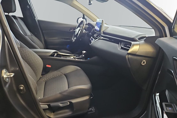 Toyota C-HR 6 of 18