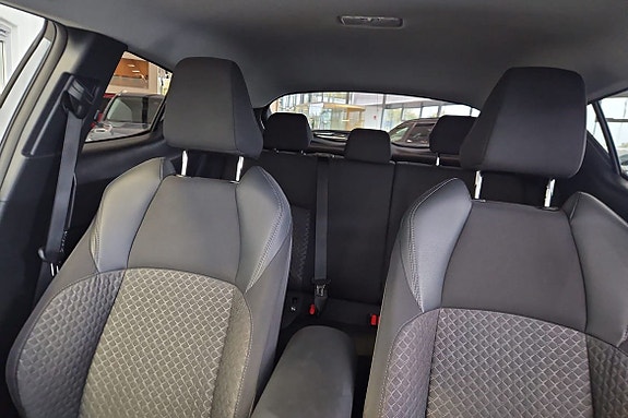 Toyota C-HR 16 of 18