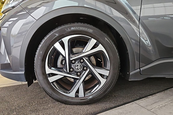 Toyota C-HR 11 of 18