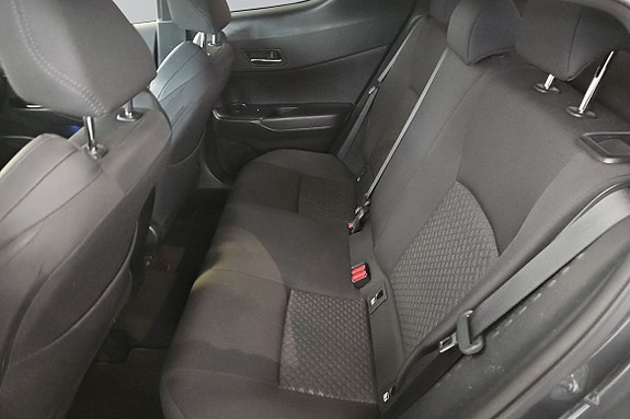 Toyota C-HR 7 of 18