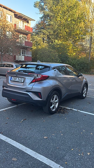 Toyota C-HR 5 of 8