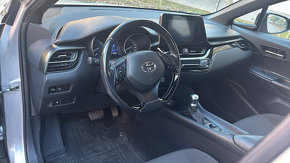 Toyota C-HR 7 of 8