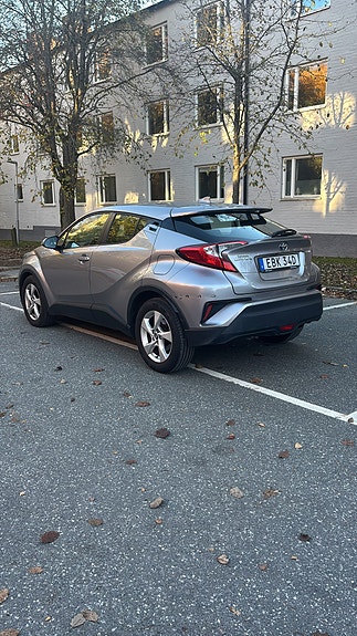 Toyota C-HR 6 of 8