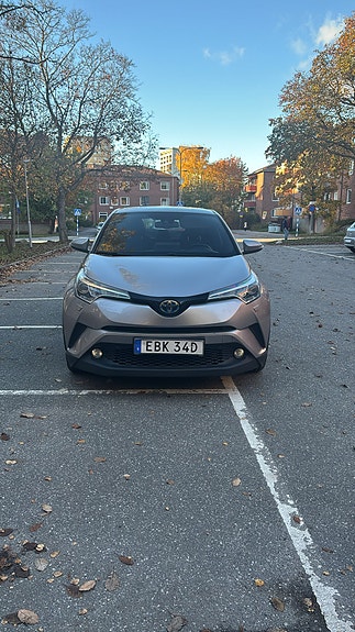 Toyota C-HR 4 of 8