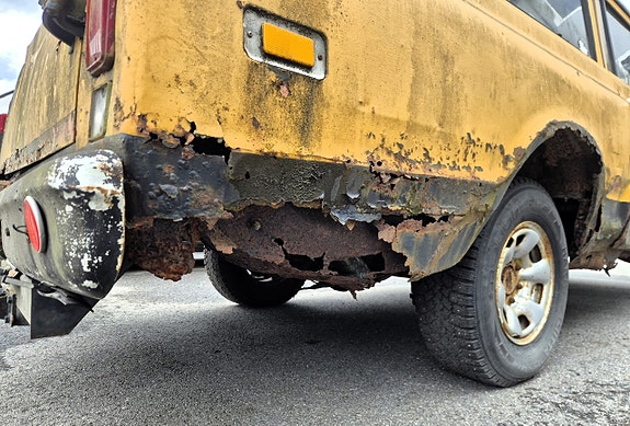 Chevrolet Suburban 12 of 25