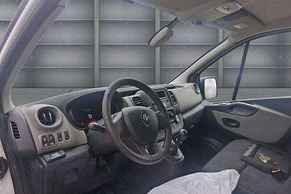 Renault Trafic 9 of 14