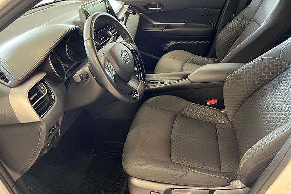 Toyota C-HR 12 of 18