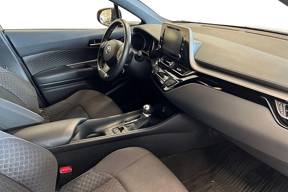 Toyota C-HR 6 of 18