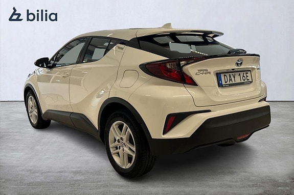 Toyota C-HR 2 of 18