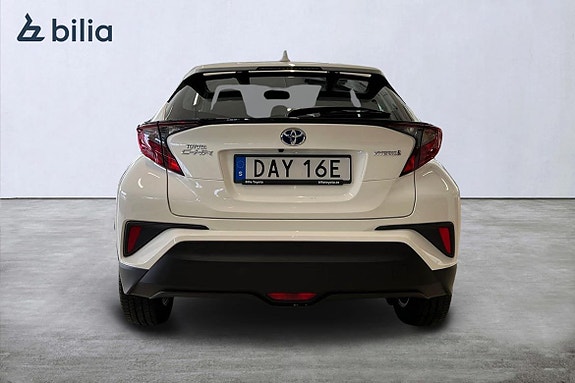 Toyota C-HR 4 of 18