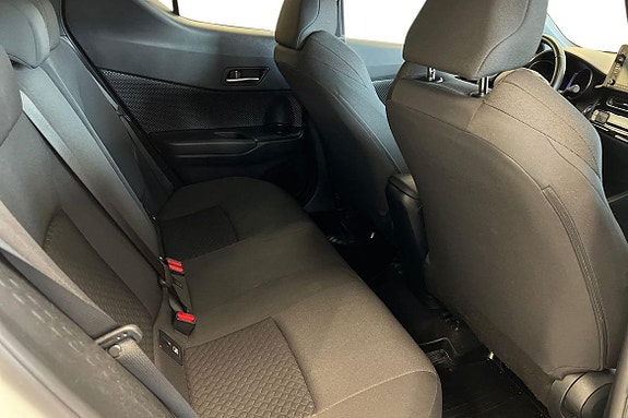 Toyota C-HR 7 of 18