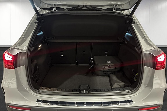 Mercedes-Benz GLA 250 e 17 of 17