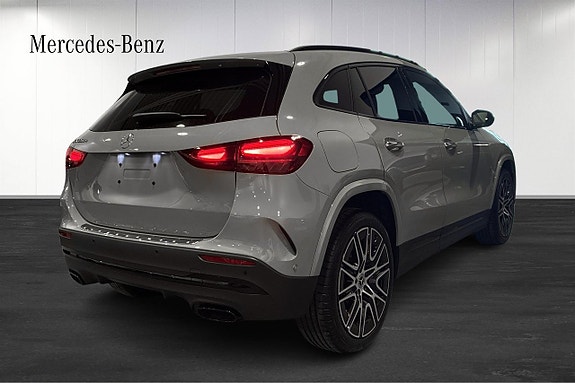 Mercedes-Benz GLA 250 e 3 of 17