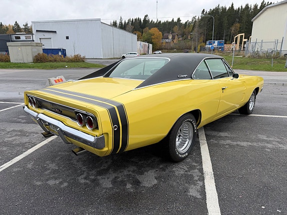 Dodge Charger 6 of 21