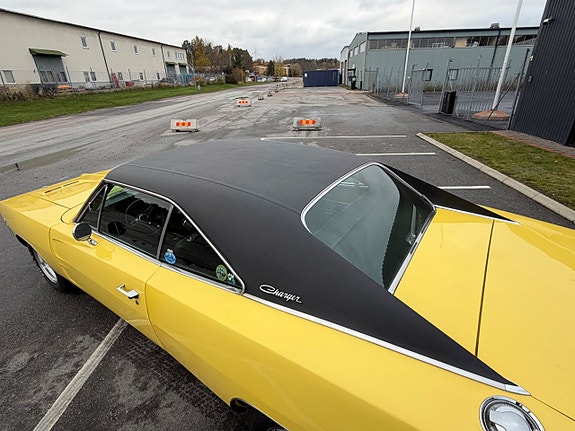 Dodge Charger 10 of 21