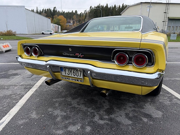 Dodge Charger 8 of 21