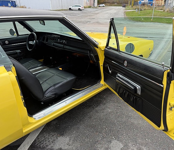 Dodge Charger 14 of 21