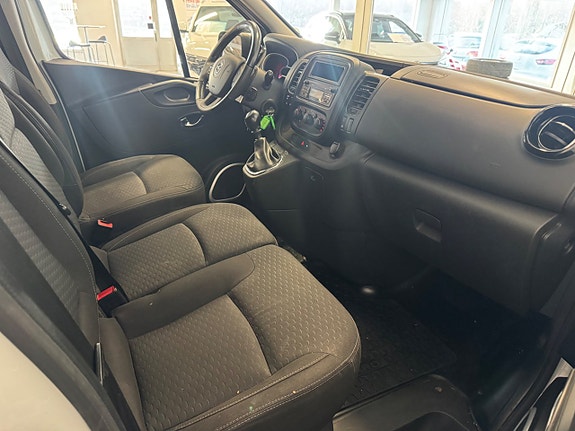 Opel Vivaro 6 of 9
