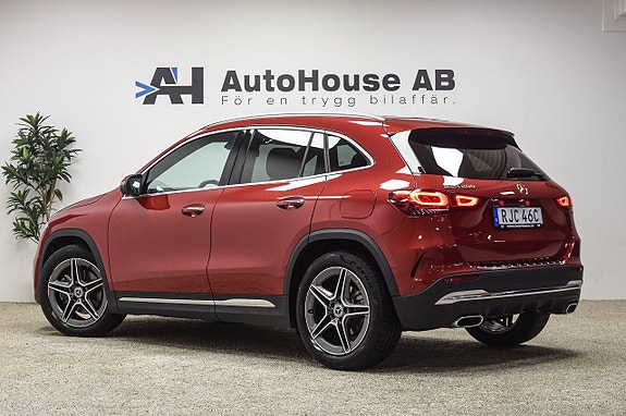 Mercedes-Benz GLA 200 2 of 30