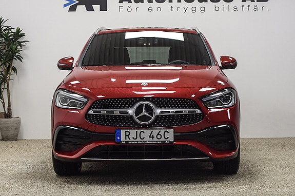 Mercedes-Benz GLA 200 4 of 30