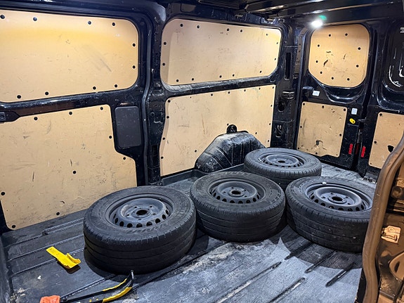Ford Transit Custom 17 of 19