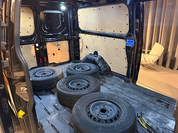 Ford Transit Custom 16 of 19