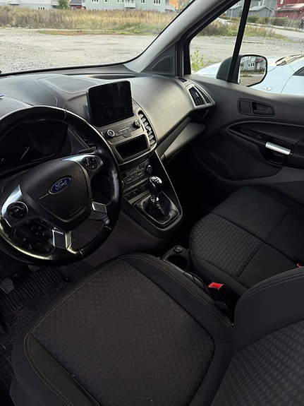 Ford Transit Connect 3 of 4