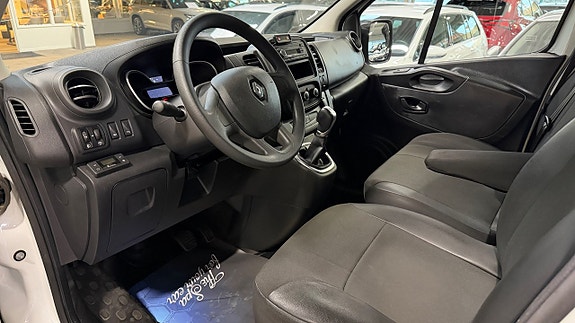 Renault Trafic 12 of 18