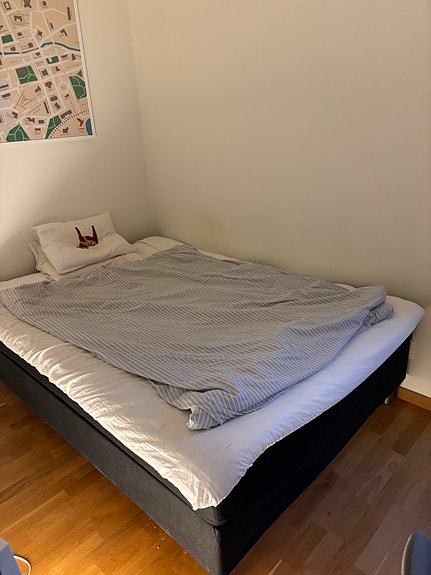 140 säng från Jysk – gratis vid hämtning.