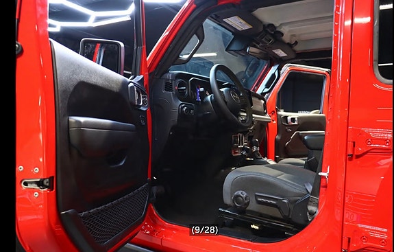 Jeep Wrangler Unlimited 8 of 27