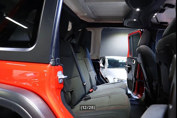 Jeep Wrangler Unlimited 12 of 27