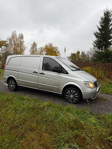 Mercedes-Benz Vito 109 2 of 6