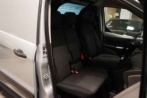 Ford Transit Connect 13 of 27