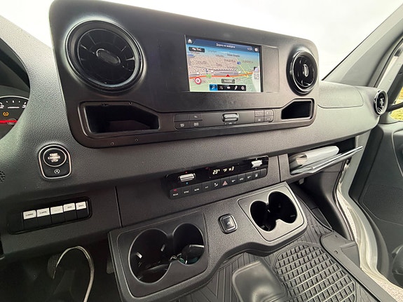 Mercedes-Benz Sprinter 319 9 of 11