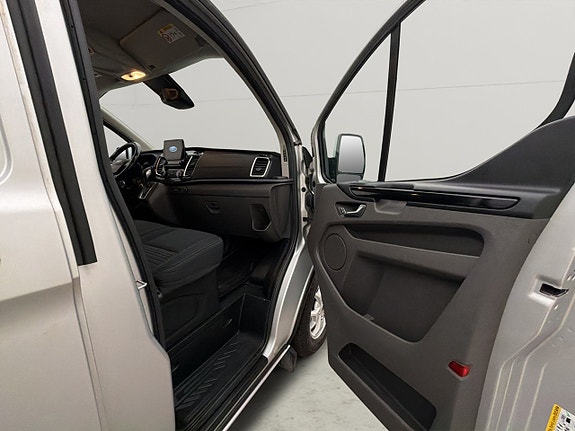 Ford Transit Custom 24 of 28