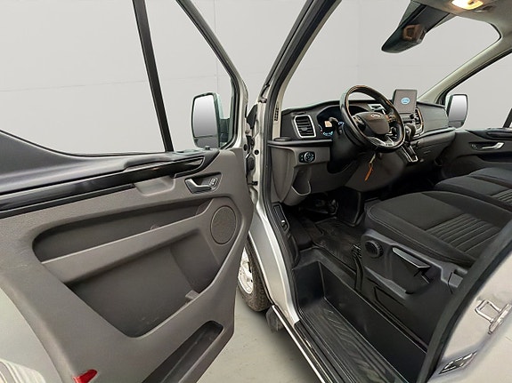 Ford Transit Custom 13 of 28